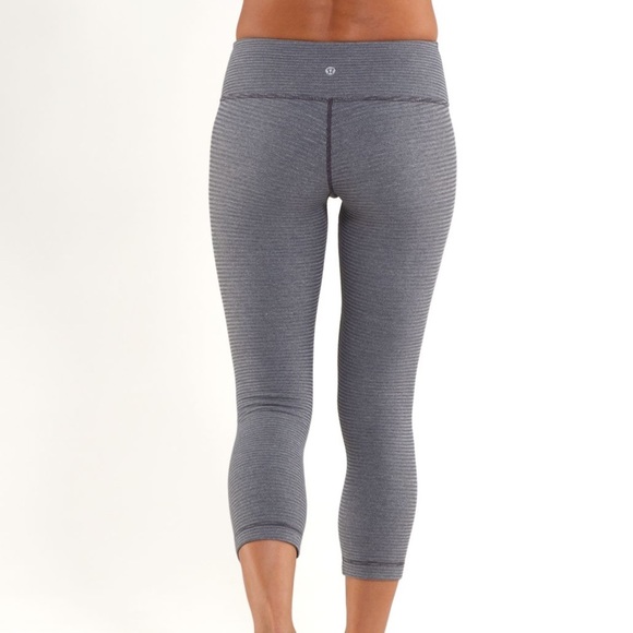lululemon athletica Pants - Lululemon Wunder Under Crop Reversible size 4
